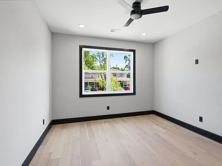 1712 Straightway Ave — Photo 35