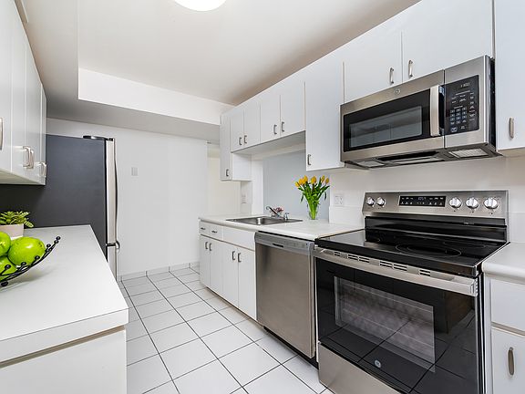 4th image of 222 Madeira Ave #1