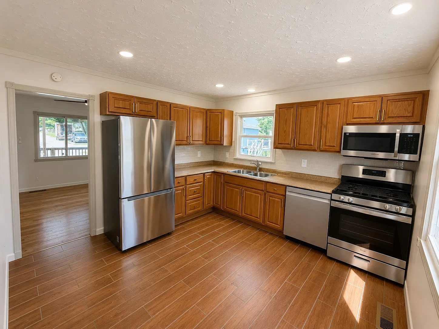 3 bed, $1,600 — Photo 3