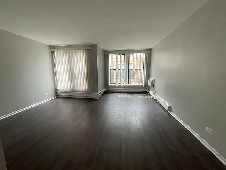 4631 S Lake Park — Photo 11