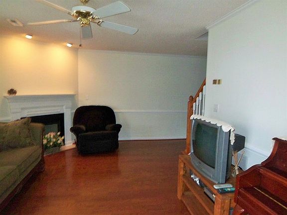 3rd image of 3914 Vv7 Sterling Pointe Dr
