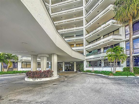4th image of 13951 Kendale Lakes Cir #306A