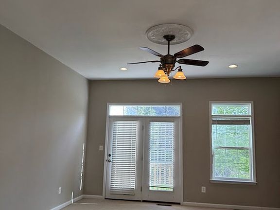 5th image of 41811 Bristow Manor Dr