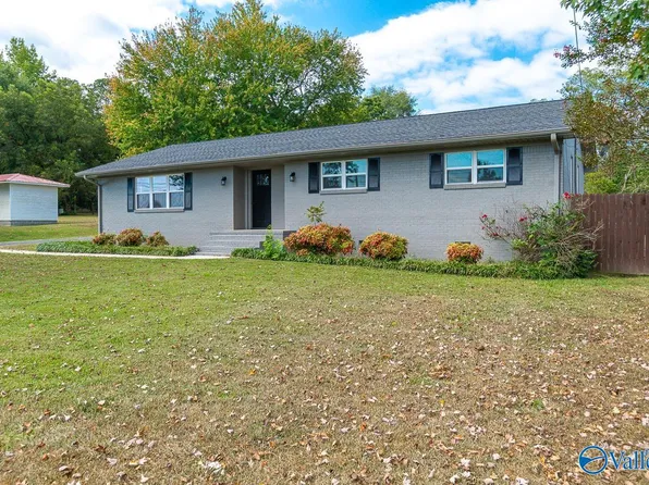 2249 Solitude Rd, Albertville, AL 35950