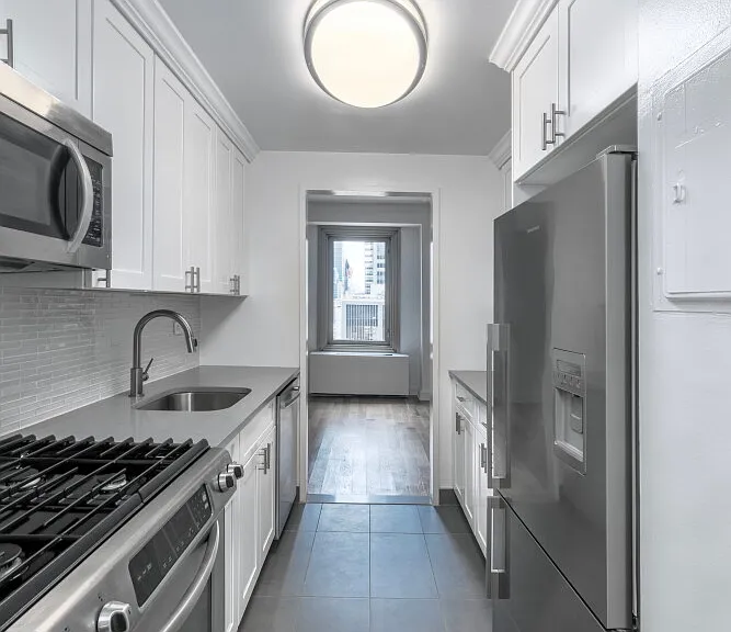 101 W 55th St #710 — Photo 5