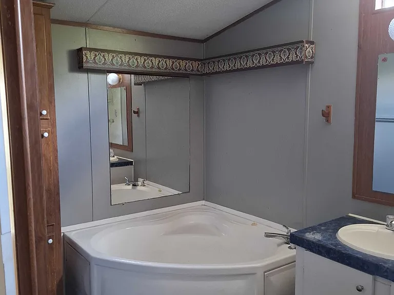 1010 E Crest Dr — Photo 12