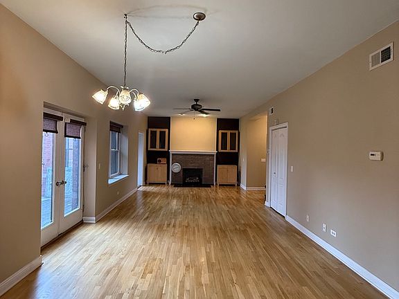 5th image of 5942 S King Dr Unit 4N