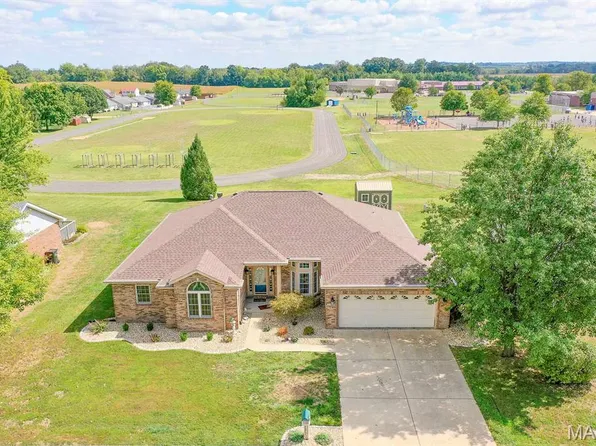 1620 Westhaven Dr, Belleville, IL 62220