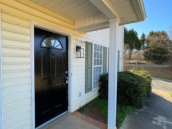 5th image of 610 Piper Ct #A