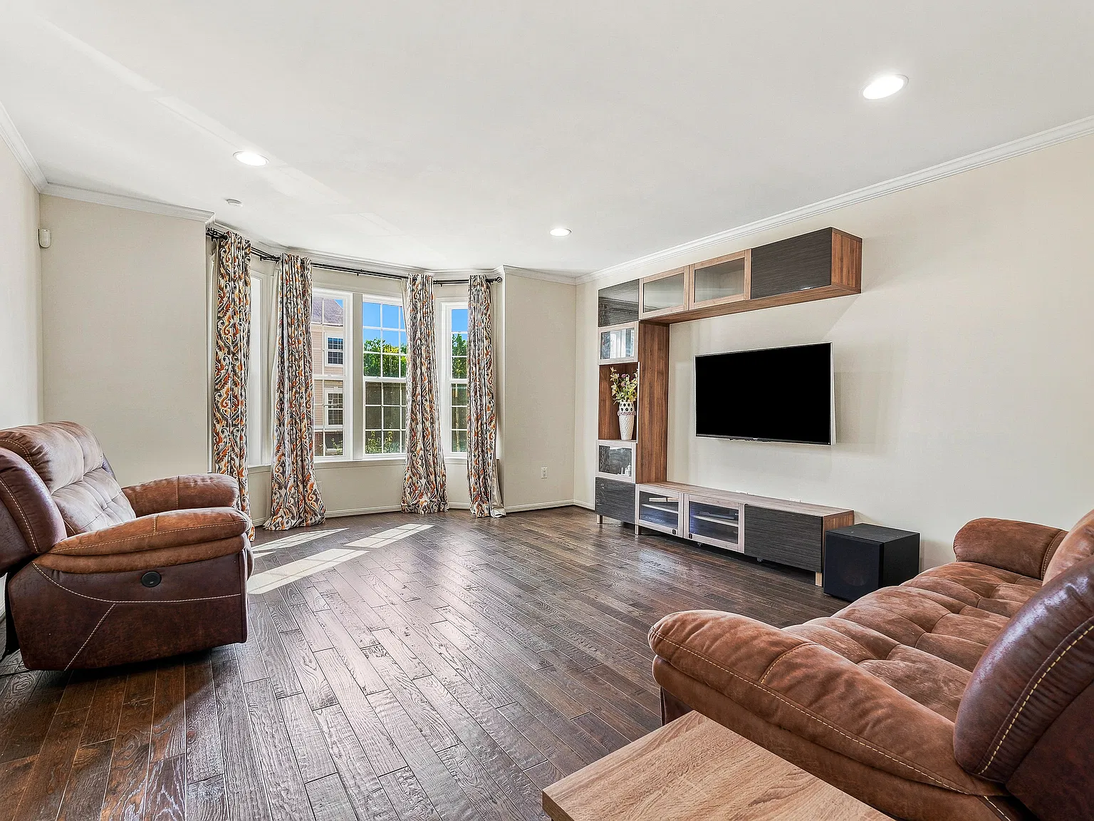 4 bed, 3154 sqft, $3,700 — Photo 3