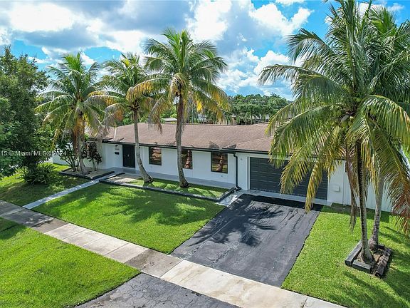 3rd image of 15640 Palmetto Club Dr