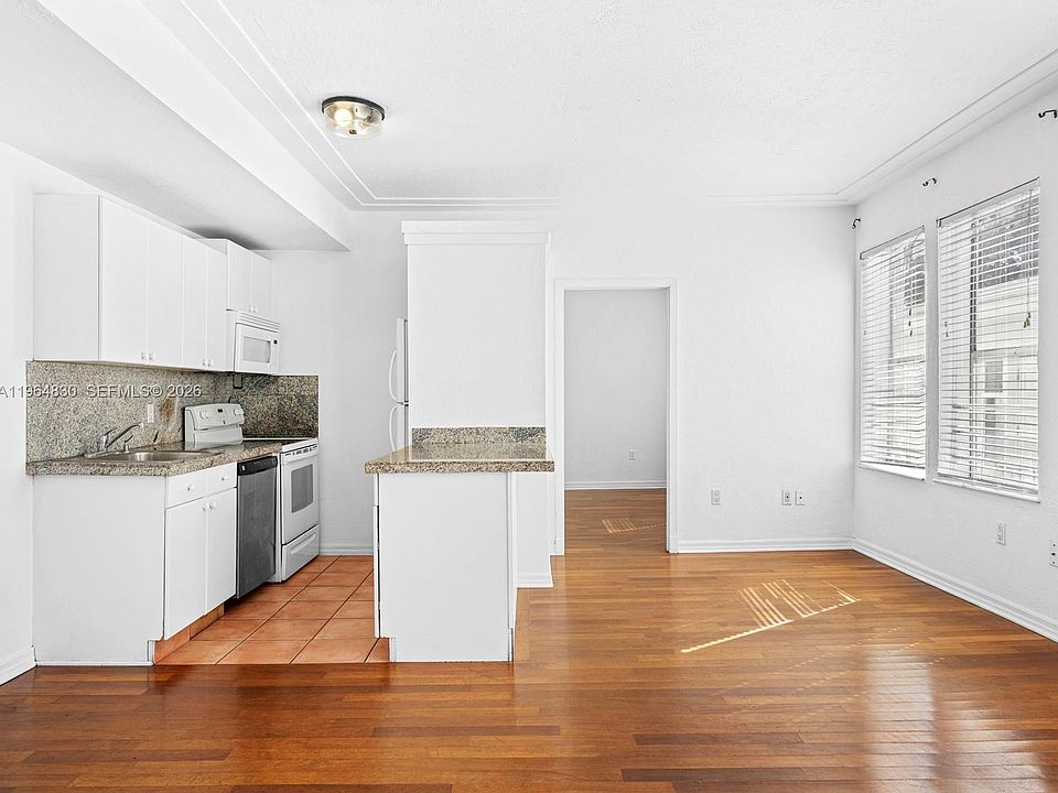 1st image of 1027 Pennsylvania Ave APT 206