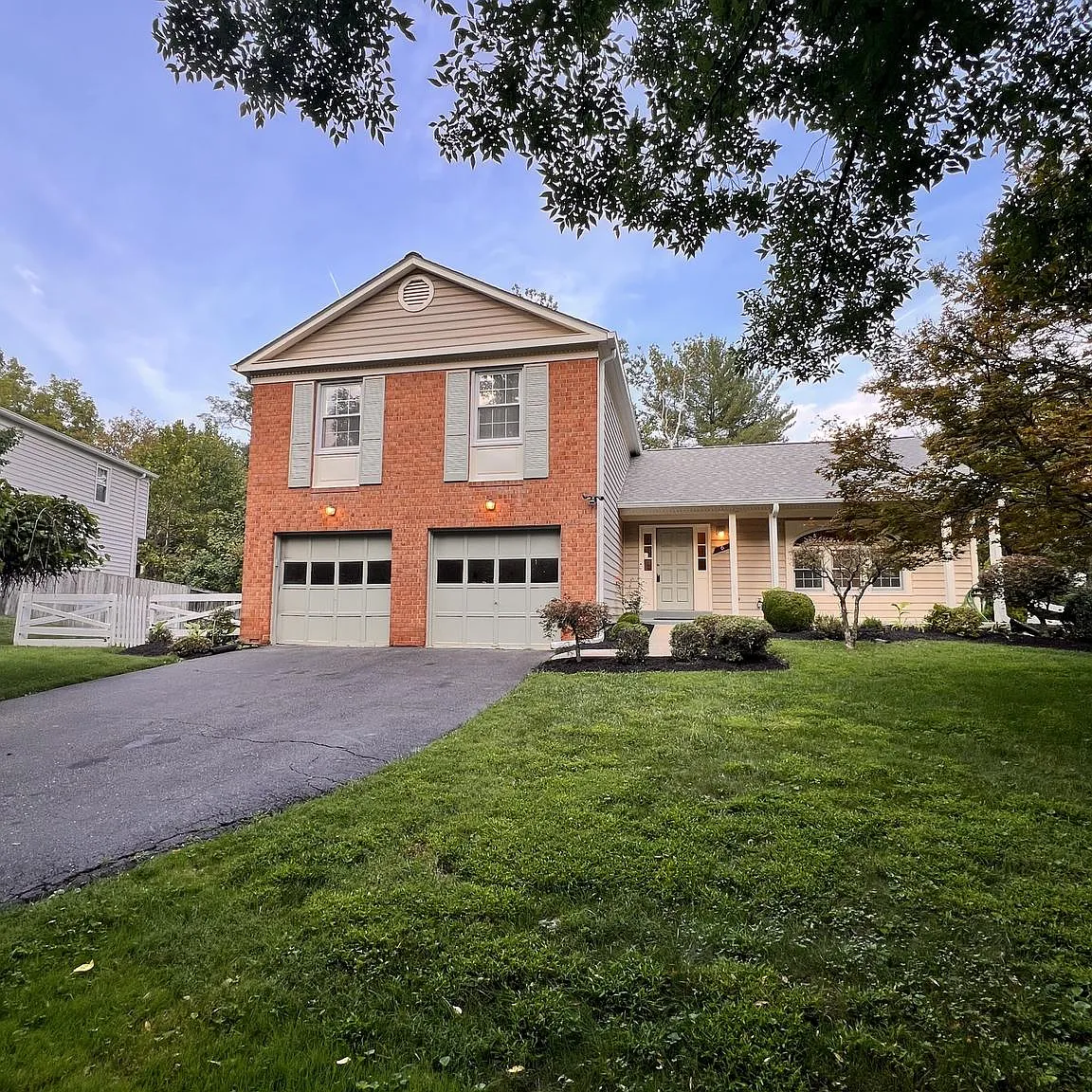 4 bed, 3.5 bath, 2110 sqft, $4,395 — Photo 2