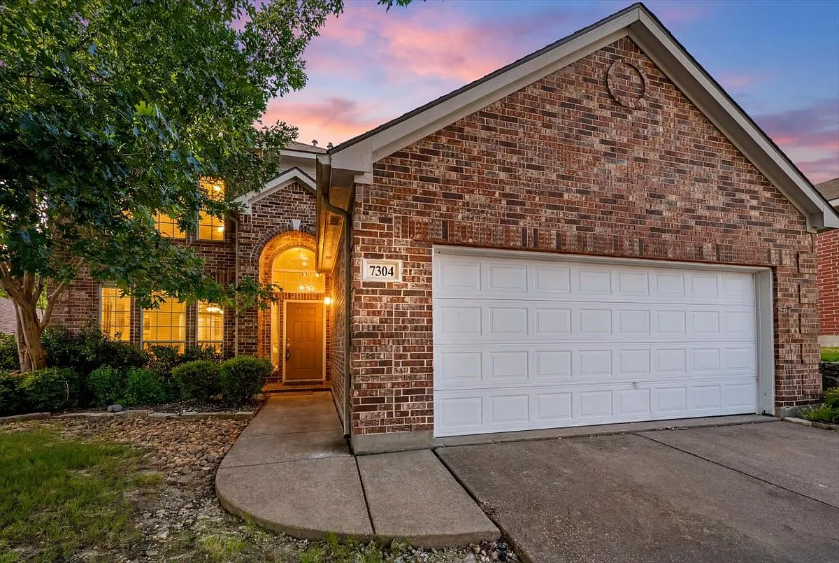 4 bed, 2553 sqft, $2,650 — Photo 2