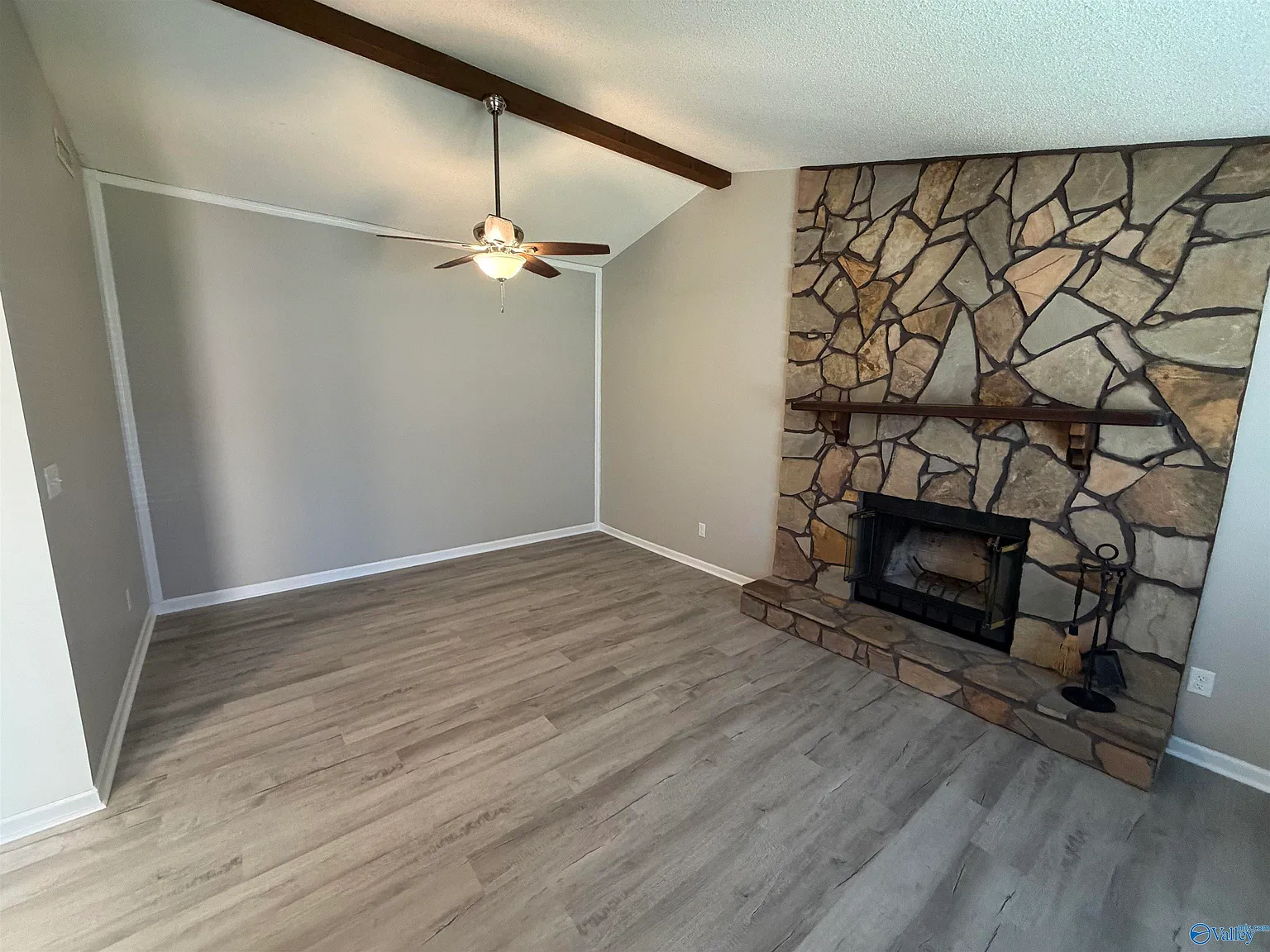 3 bed, 2.0 bath, 1750 sqft, $1,875 — Photo 2