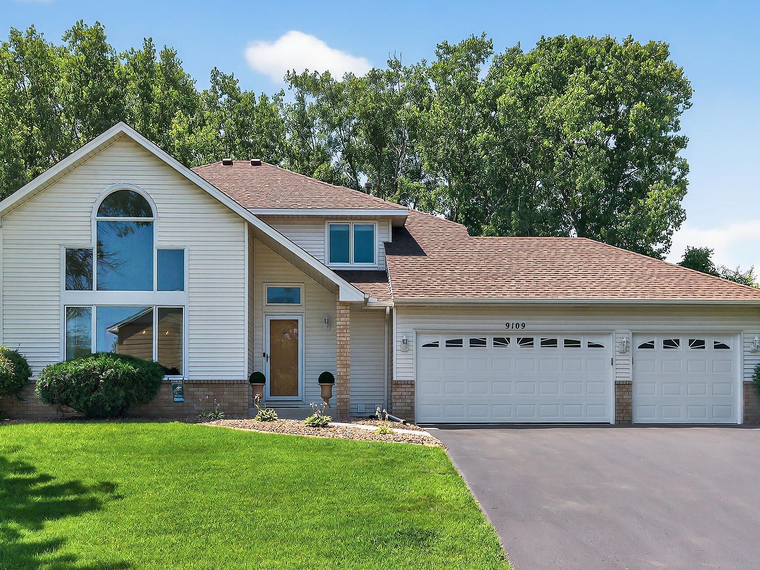 9109 Vickors Xing N, Brooklyn Park, MN 55443 | Zillow