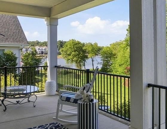 4th image of 104 Sisters Cove Ct