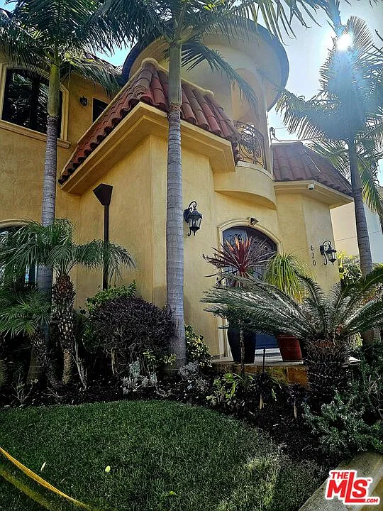 4 bed, 7.0 bath, 4542 sqft, $30,000 — Photo 2
