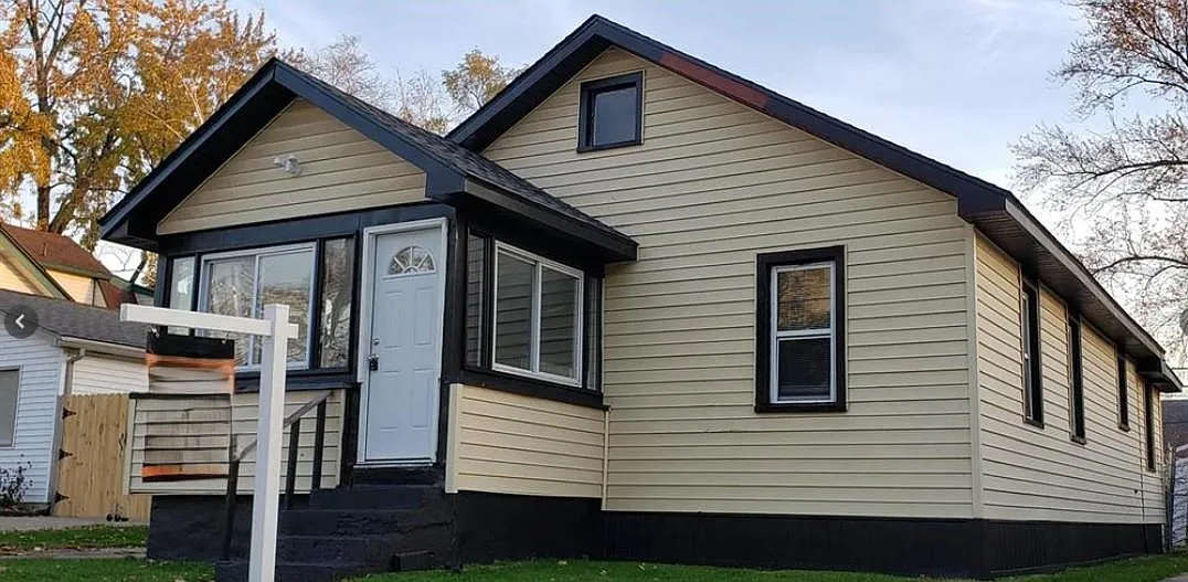 3 bed, 1036 sqft, $1,995 — Photo 1