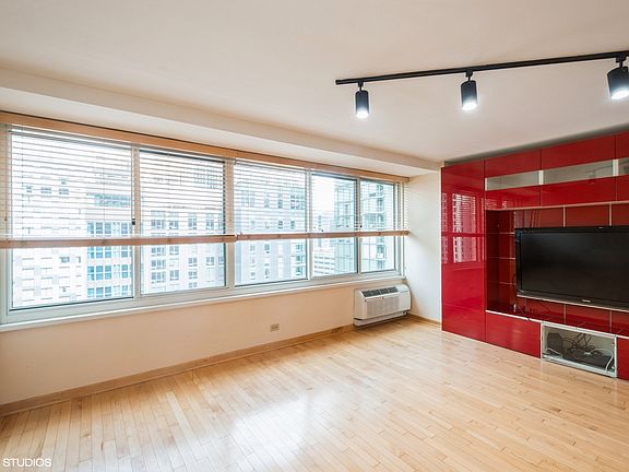 2nd image of 211 E Ohio St APT 1925