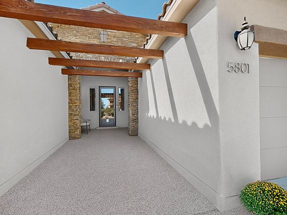 2nd image of 5801 Ridgeline Pl NE