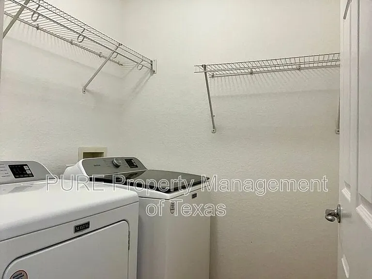 1405 Summercrest Blvd — Photo 27