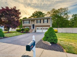 21 Pelican Dr, Bayville, NJ 08721