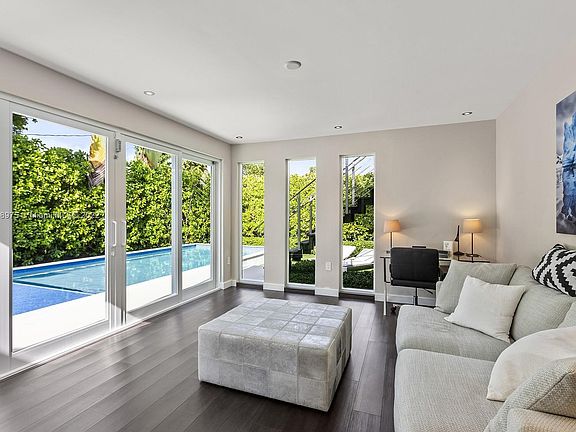 3rd image of 4560 Royal Palm Ave