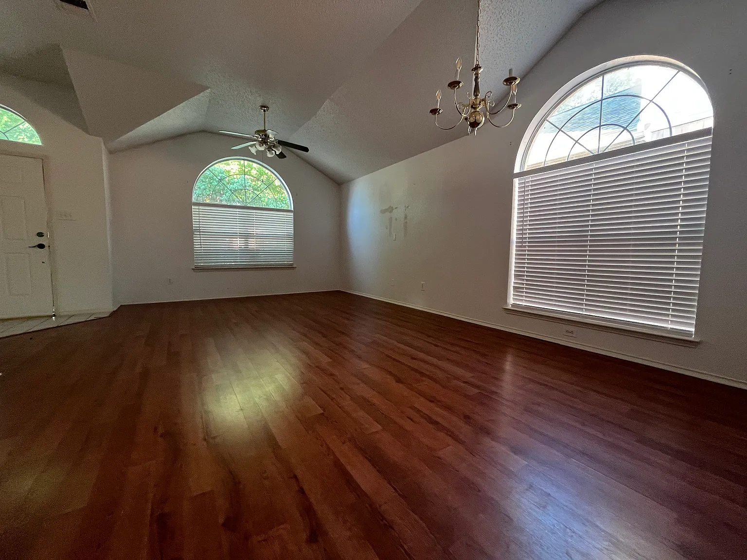 3 bed, 1805 sqft, $2,400 — Photo 4