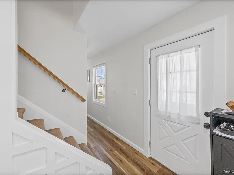 68 Crescent Ln — Photo 4