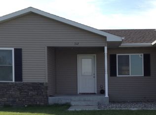 712 Jaxon St, Wayne, NE 68787