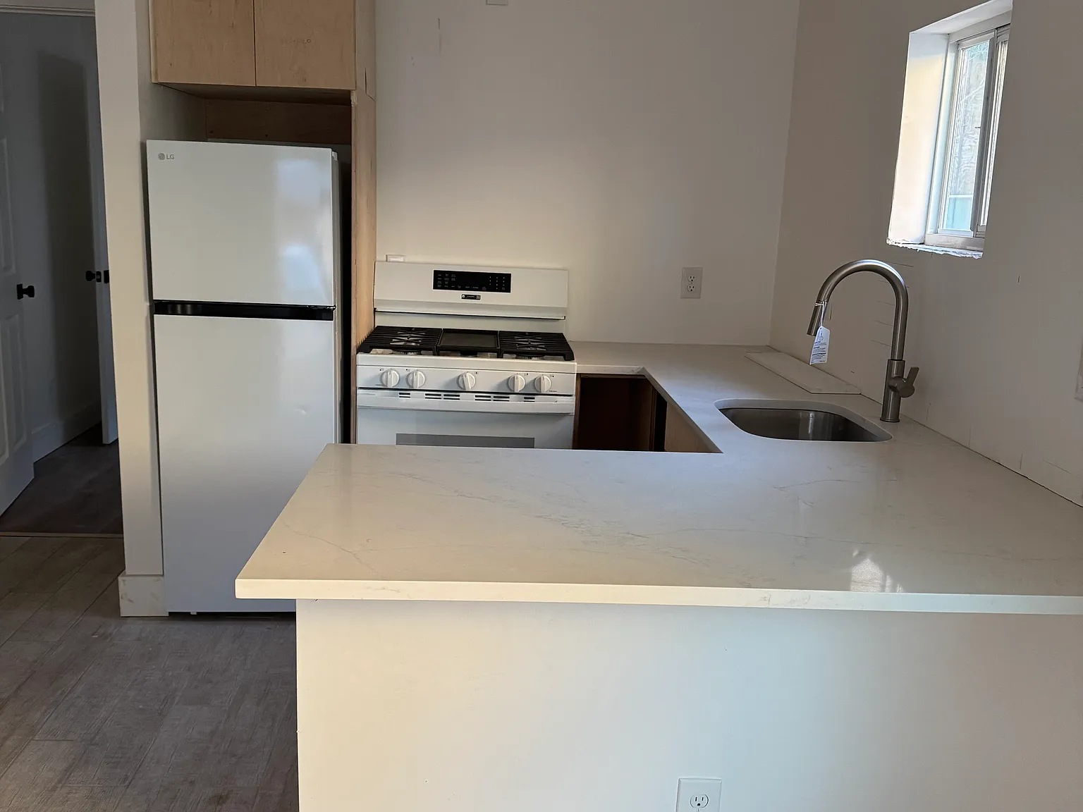 2 bed, 900 sqft, $1,475 — Photo 2