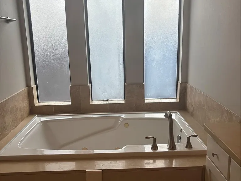 6016 Truro St — Photo 17