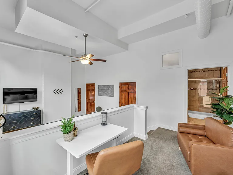 2042 E 4th St #600 — Photo 6