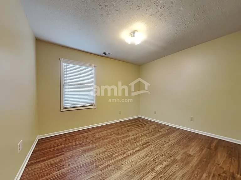 912 Marcia Dr — Photo 13