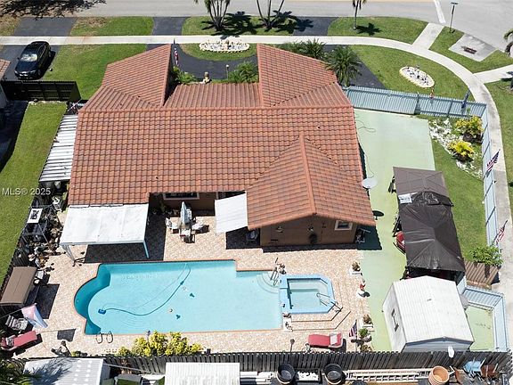 4th image of 11300 SW 58th St