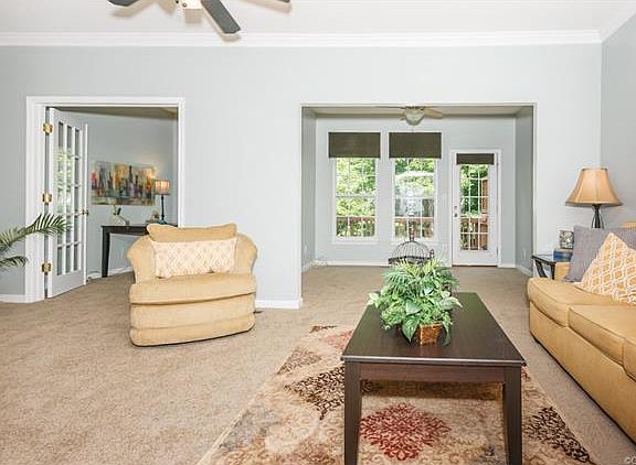 4th image of 444 Kingscote Ln #444