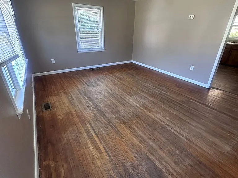 617 Vass Ln — Photo 2