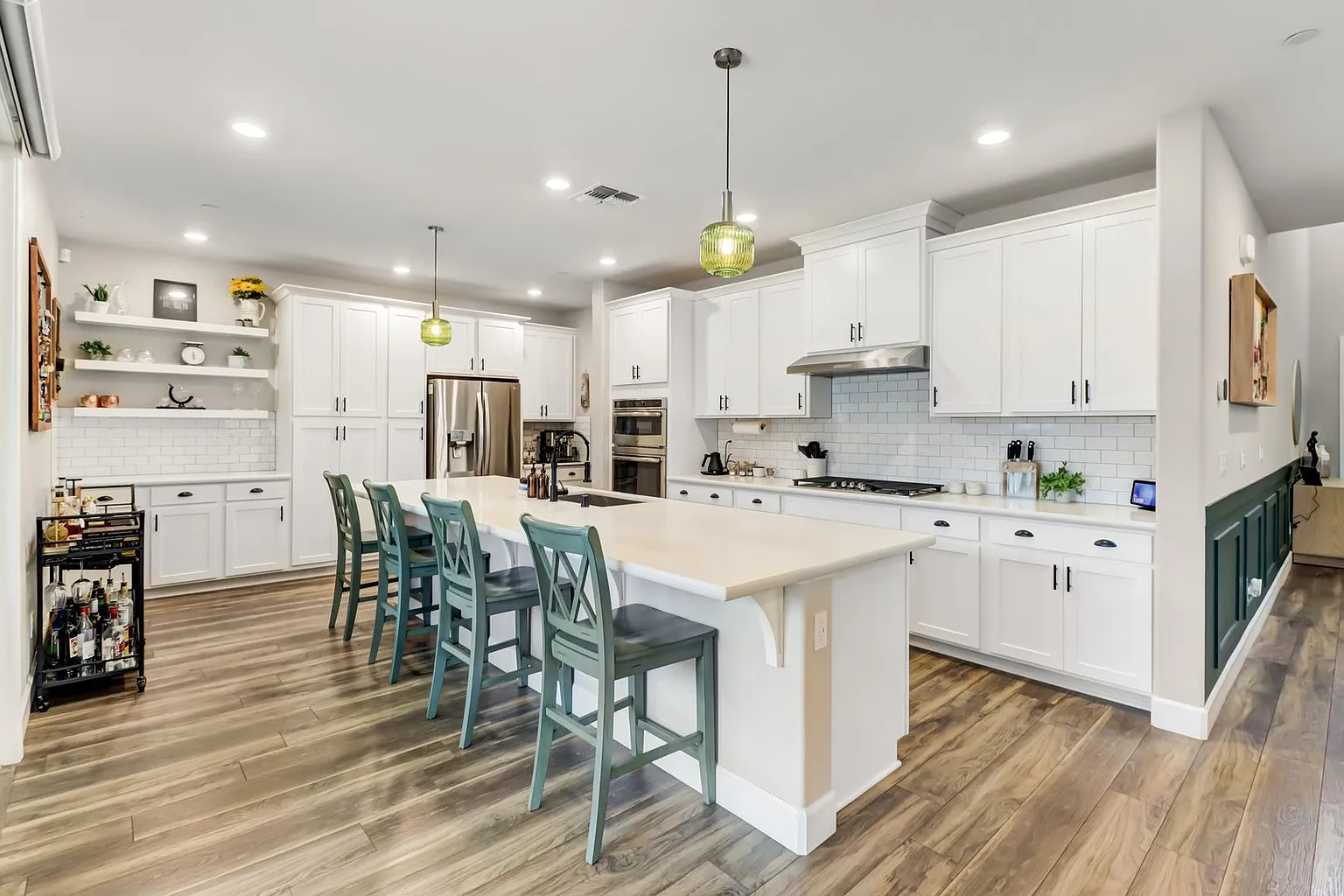 1410 Roth Pl photo 1