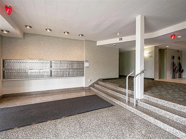 Shawnee Apartments — Photo 13