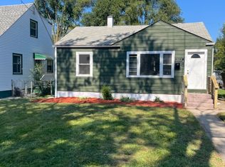 828 E 35th Pl, Gary, IN 46409
