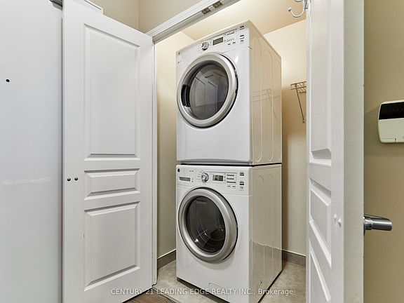 3rd image of 352 Front St W #Penthouse 08