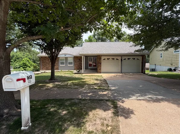812 Samone Ct, Ballwin, MO 63021