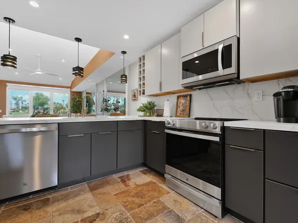 384 Running Springs Dr, Palm Desert, CA 92211
