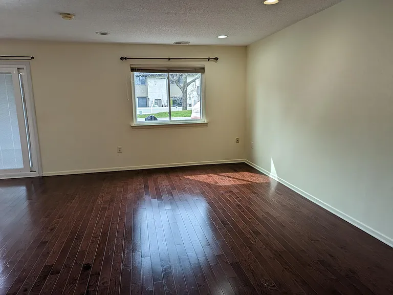 220 Hampshire Dr #220 — Photo 7