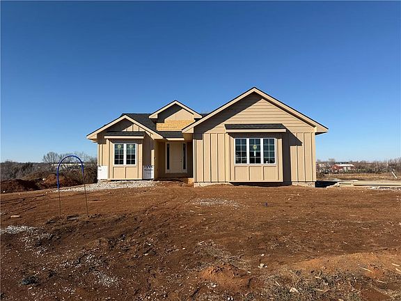 4th image of 20804 Emerald St