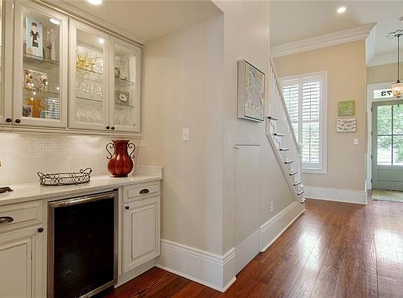 3rd image of 5973 Laurel St