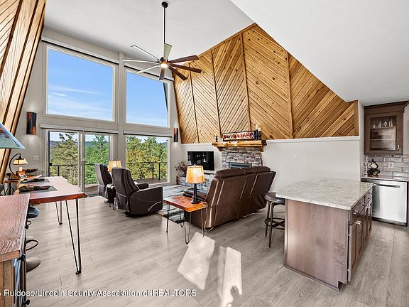 3rd image of 102 Weathers Ln