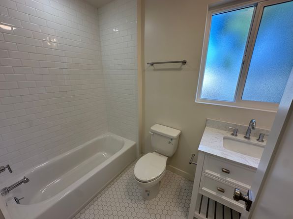111 N La Cumbre Rd APT 12