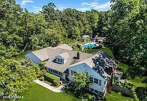 411 Butterfly Rd — Photo 8